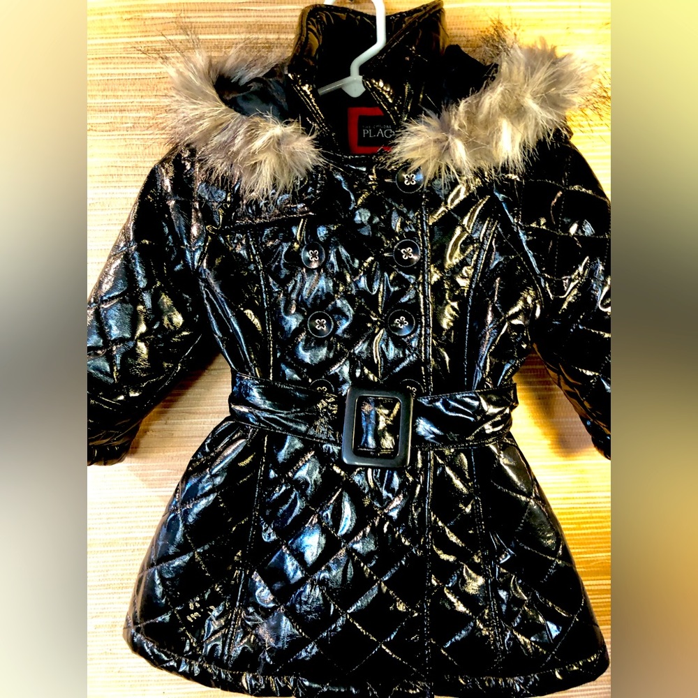 NWOT CHILDRENS PLACE sz18m quilted blk patent coat Attached faux fur trim hood